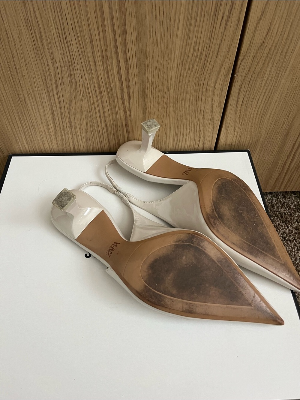 ZARA Patent Pointed-Toe Slingback Pumps in Light Beige - Picture 4 of 4
